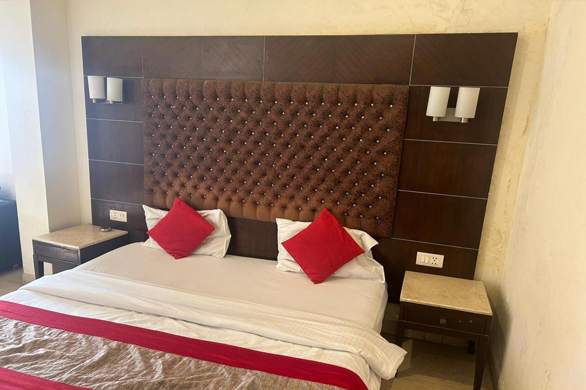 Hotel The Metropolis Near Rk Ashram Metro Station 2*
